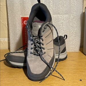 New Balance Women's Gray and Black Athletic Shoes! Sz 11. NB1201